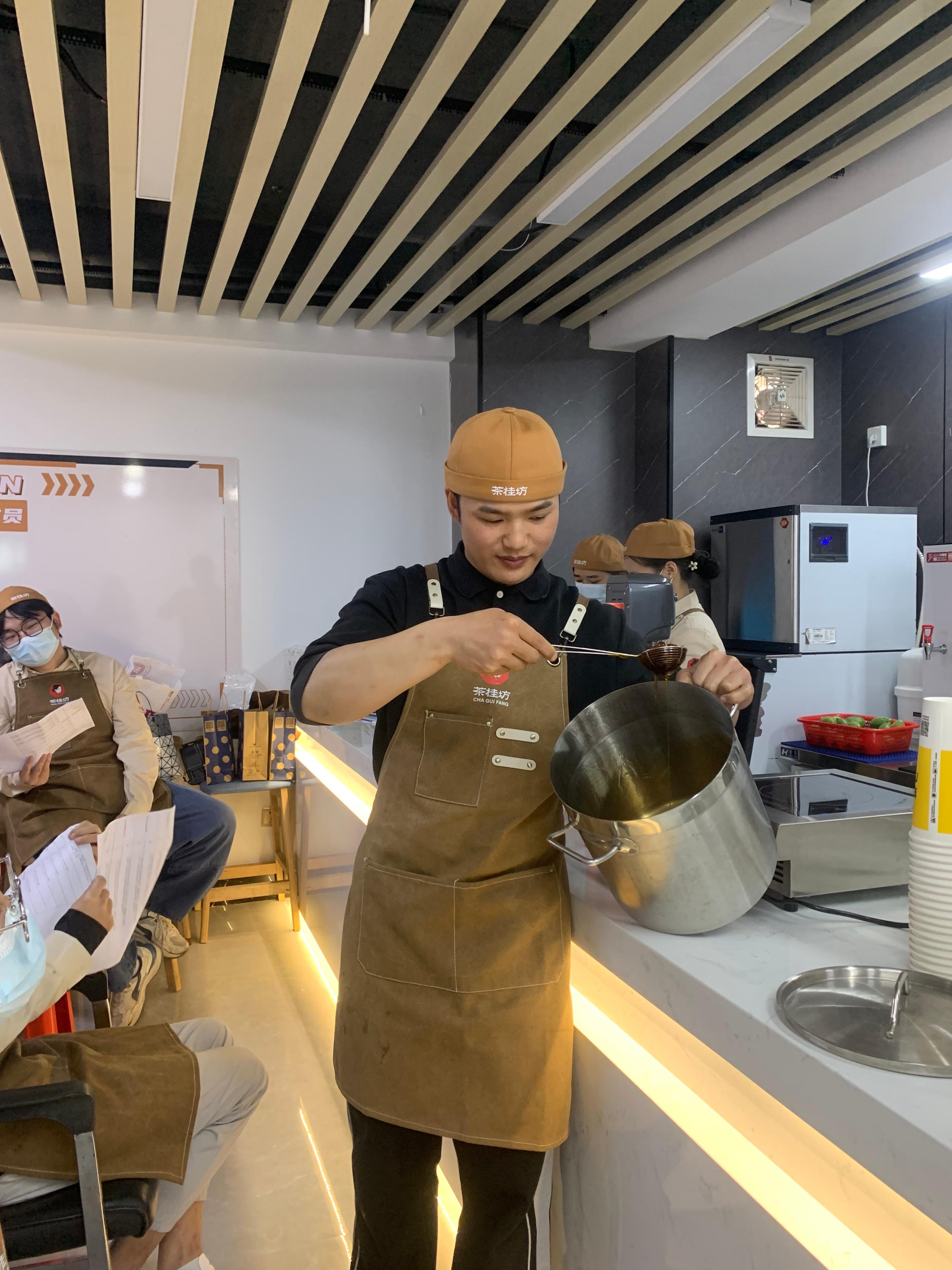 奶茶店工作照片图片