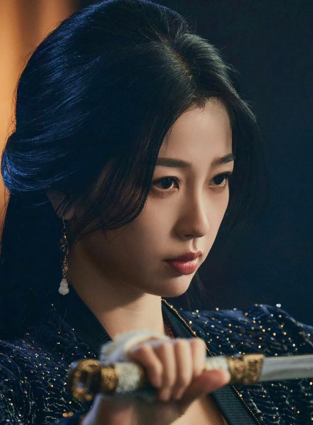 虞书欣主演的电视剧《云之羽》被称为古装谍战,演员阵容十分强大