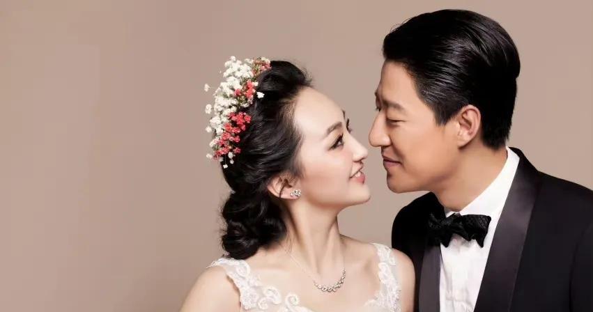 辛月与于震:年龄差距下的爱情与家庭幸福典范 辛月与于震的爱情故事在