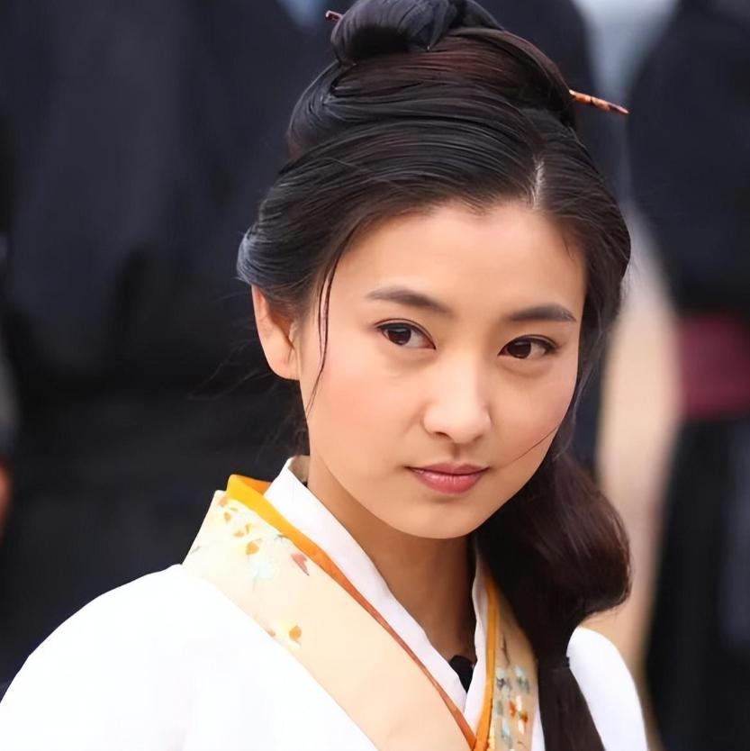 甄嬛传》沈眉庄演员斓曦:从冷遇到一夜爆红,坚持与转变的演艺之路 在