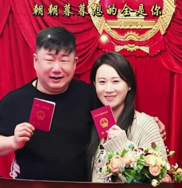 豪华婚礼背后的市场冷思考 3月24日,赵本山徒弟董三毛与同为二人转