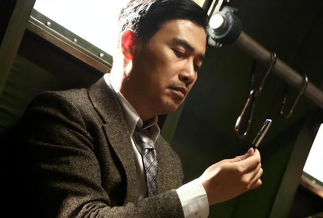 追风者》何润东再展演技,金融谍战盛宴来袭 何润东在新剧《追风者》中