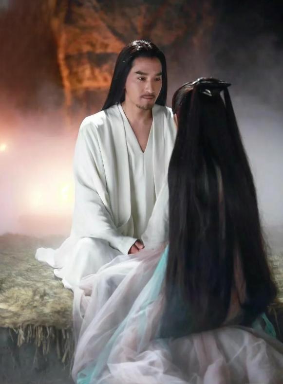 三生三世:墨渊为何喜欢白浅 墨渊收了小十七司音入门之后,被她的天真