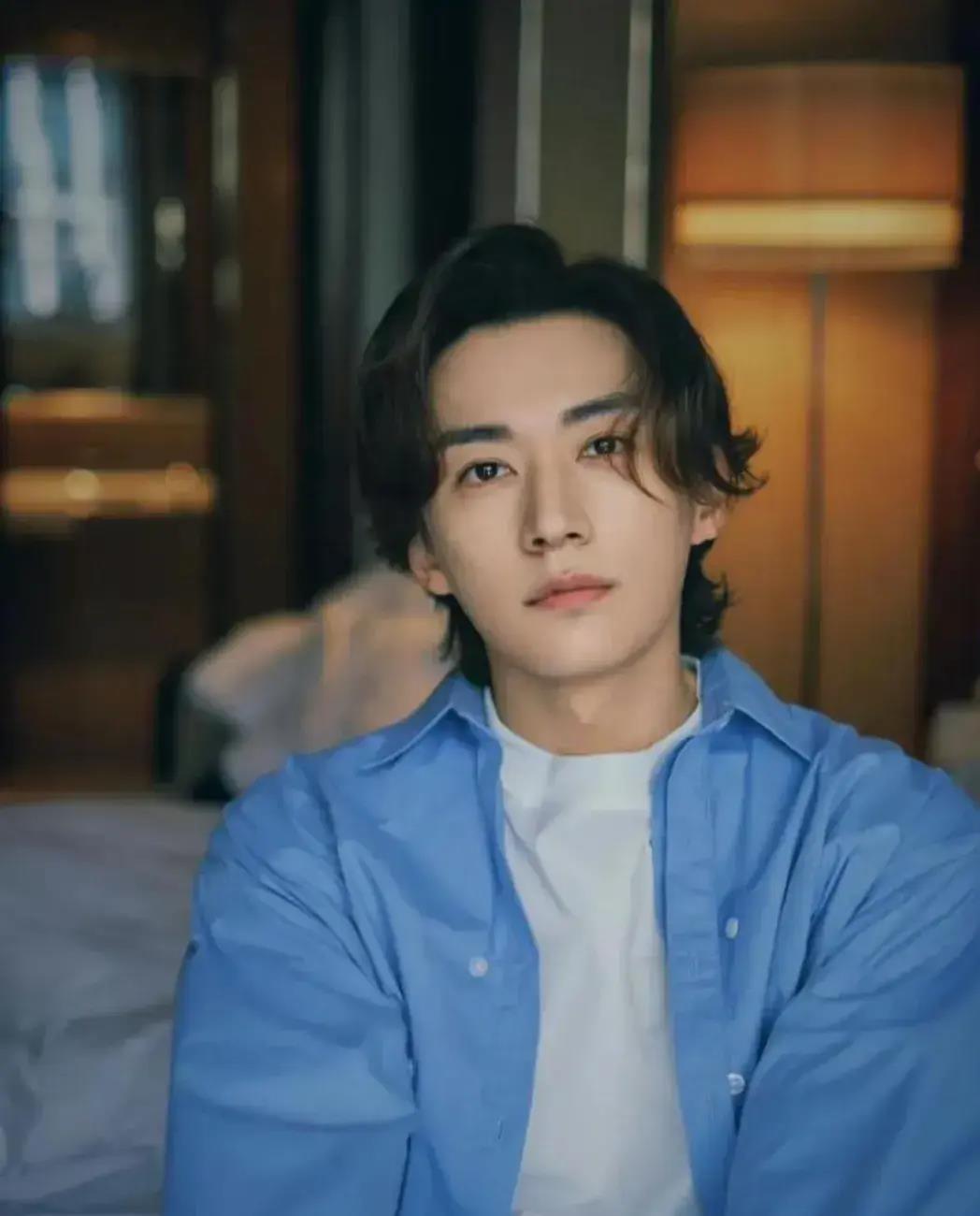 刘学义:演艺生涯回顾 刘学义,一位来自中国山东的男演员,从17岁开始