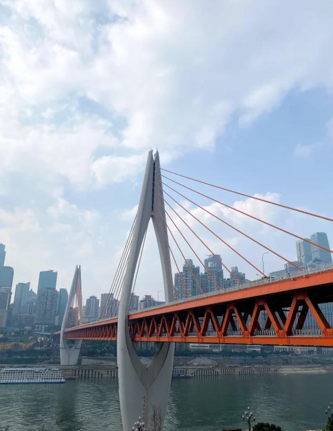 夏天去重庆旅游,挑战与惊喜并存 重庆的夏天,热浪滚滚,但这座城市的