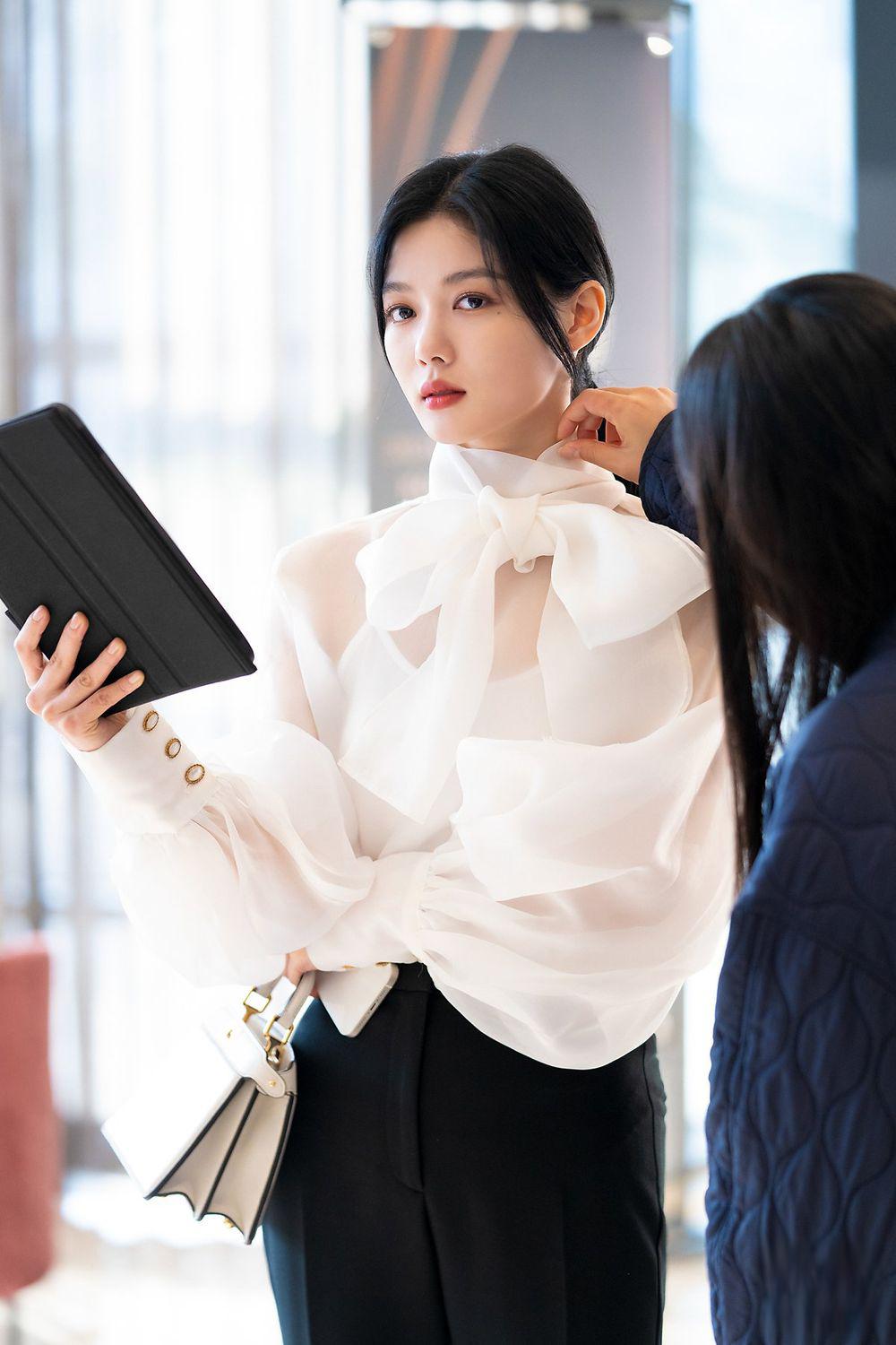 韩剧女星演绎财阀千金,华丽穿搭成全场焦点 韩剧中的财阀千金角色