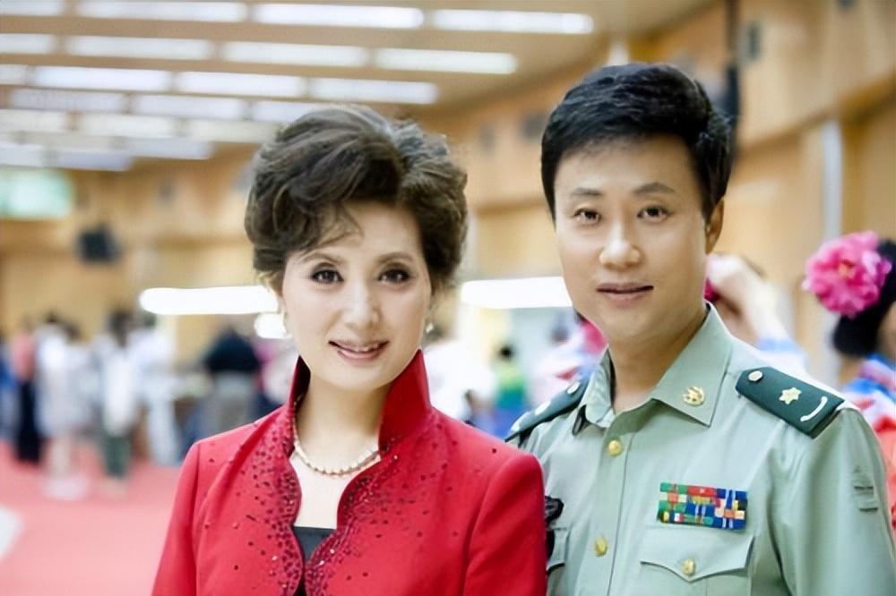 耿为华和郑佳离婚原因 耿为华和郑佳的感情曲折,最终走到了离婚的地步