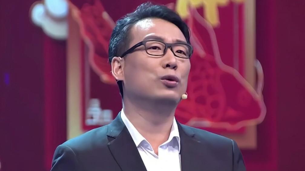 北大映后活动引骚动:主持人陈铭不当发言引争议 北大映后活动中,主持