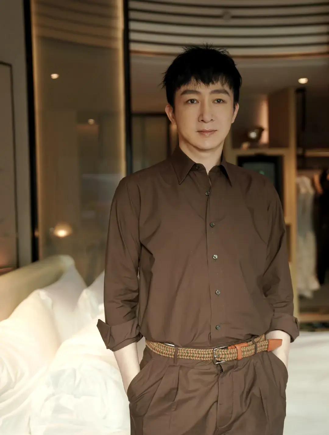 苏可:迎娶圈外小娇妻 苏可是一位长相帅气,戏演得也好的演员,他迎娶了