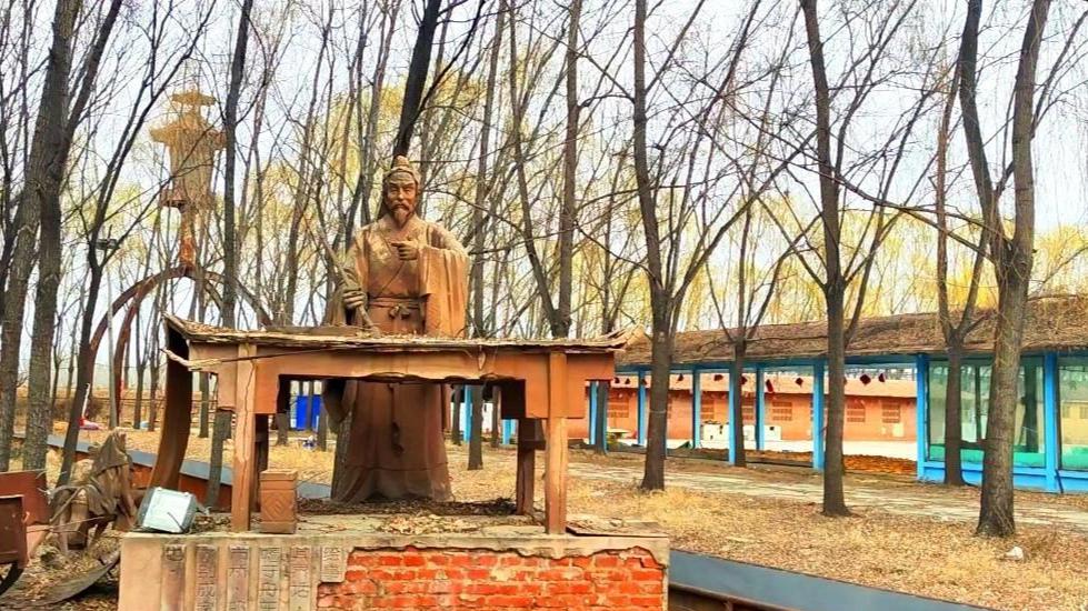 探寻废弃的麻龙湾清明上河园 麻龙湾清明上河园,曾是唐山响当当的文化