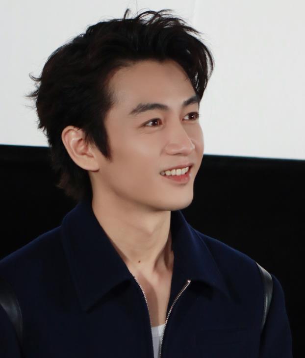 陈晓与林更新:中年男演员的转型之困与突破之路 陈晓,一位拥有《陆贞