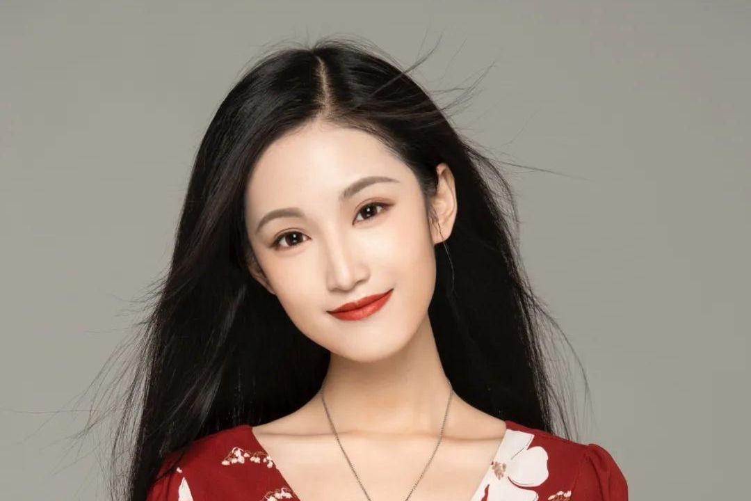 黄诗佳13岁考入上戏,但为什