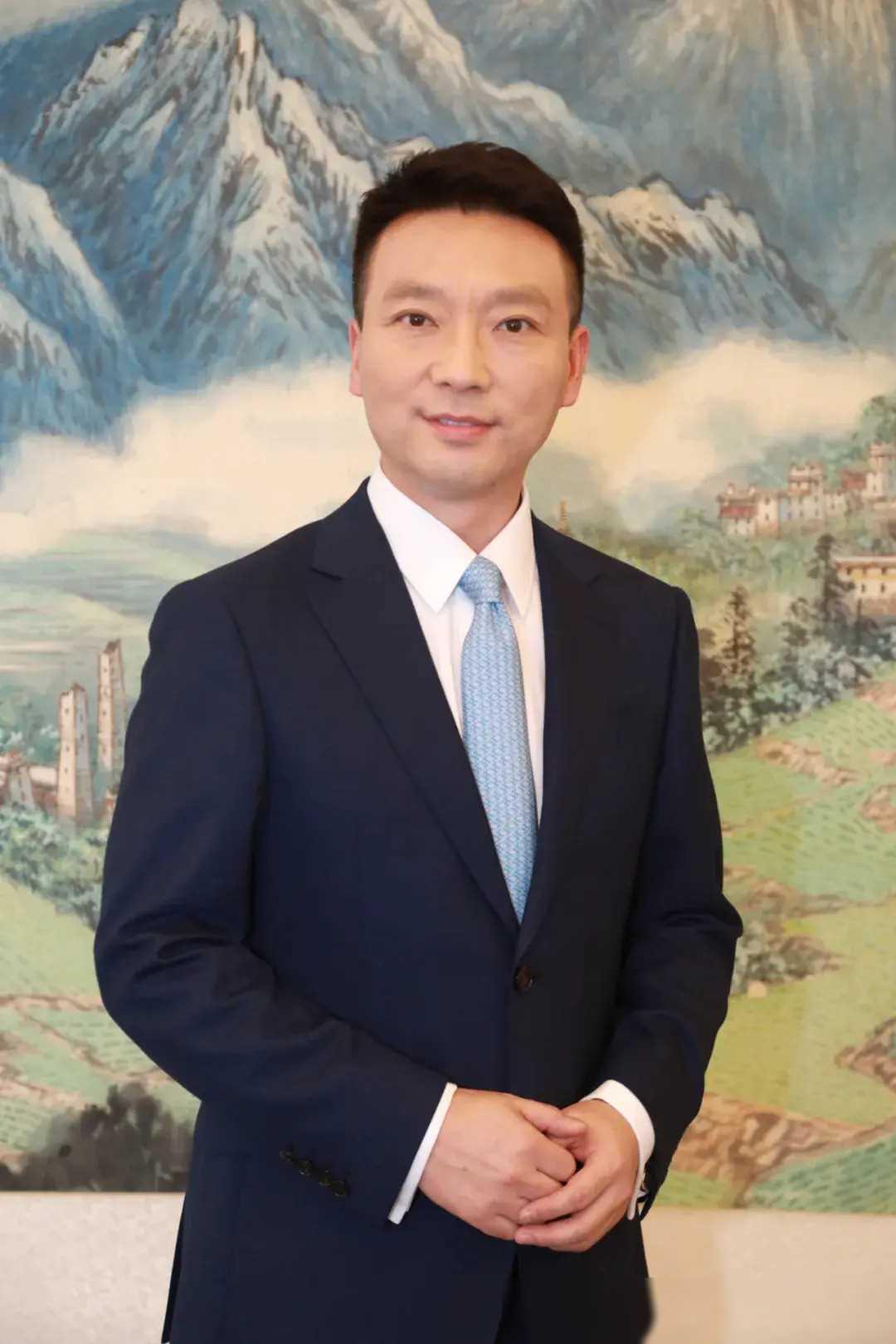 康辉:播音界的璀璨明星,不断挑战自我的传奇人物 康辉,一位在播音界独
