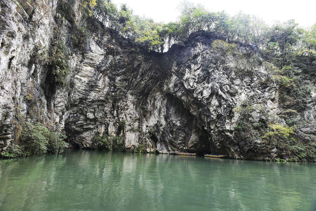 巴马百鸟岩高清图片图片