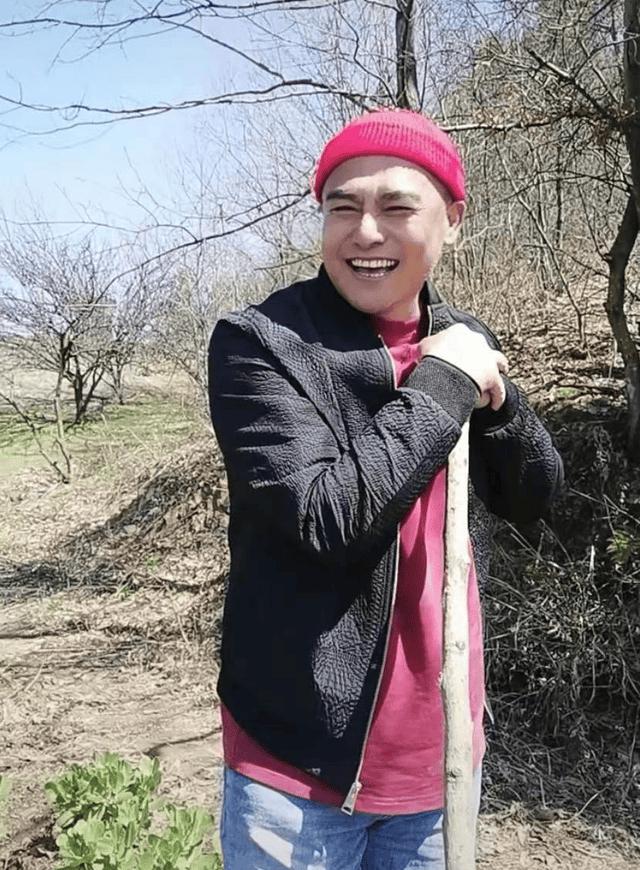 52岁的他诠释了生活的多样性 知名演员黑子,本名张永刚,凭借在