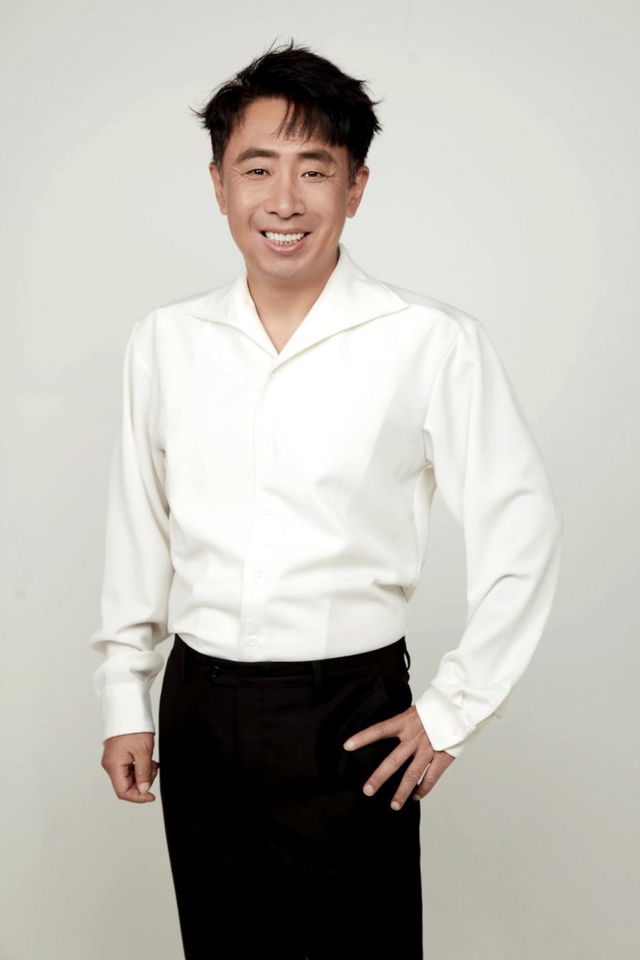 范雷:矮个子的魅力,事业家庭双丰收 范雷,国家一级演员,个头矮,长相不