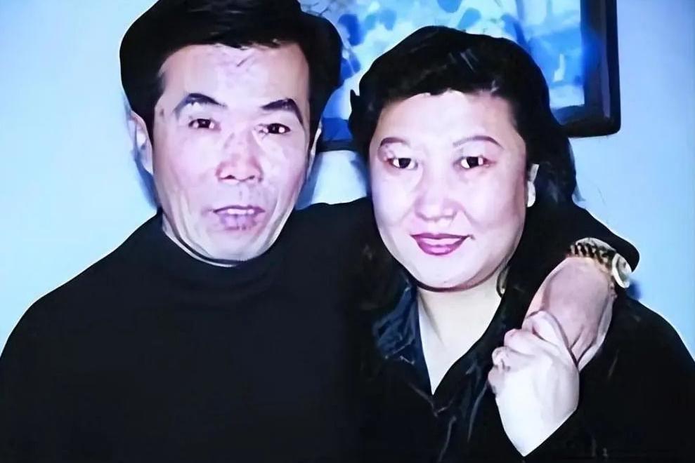 何庆魁被儿子爆料:每月1万够花 何庆魁是赵本山背后的男人,高秀敏心甘