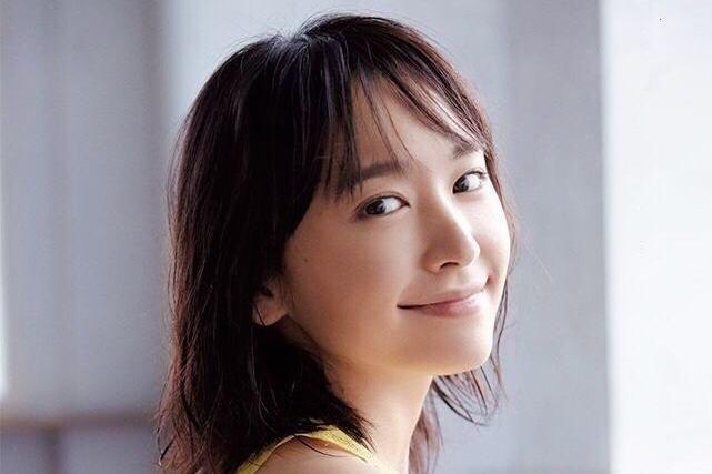 新垣结衣,日本女演员,出生于冲绳县那霸市,以清新脱俗的气质和甜玫哪