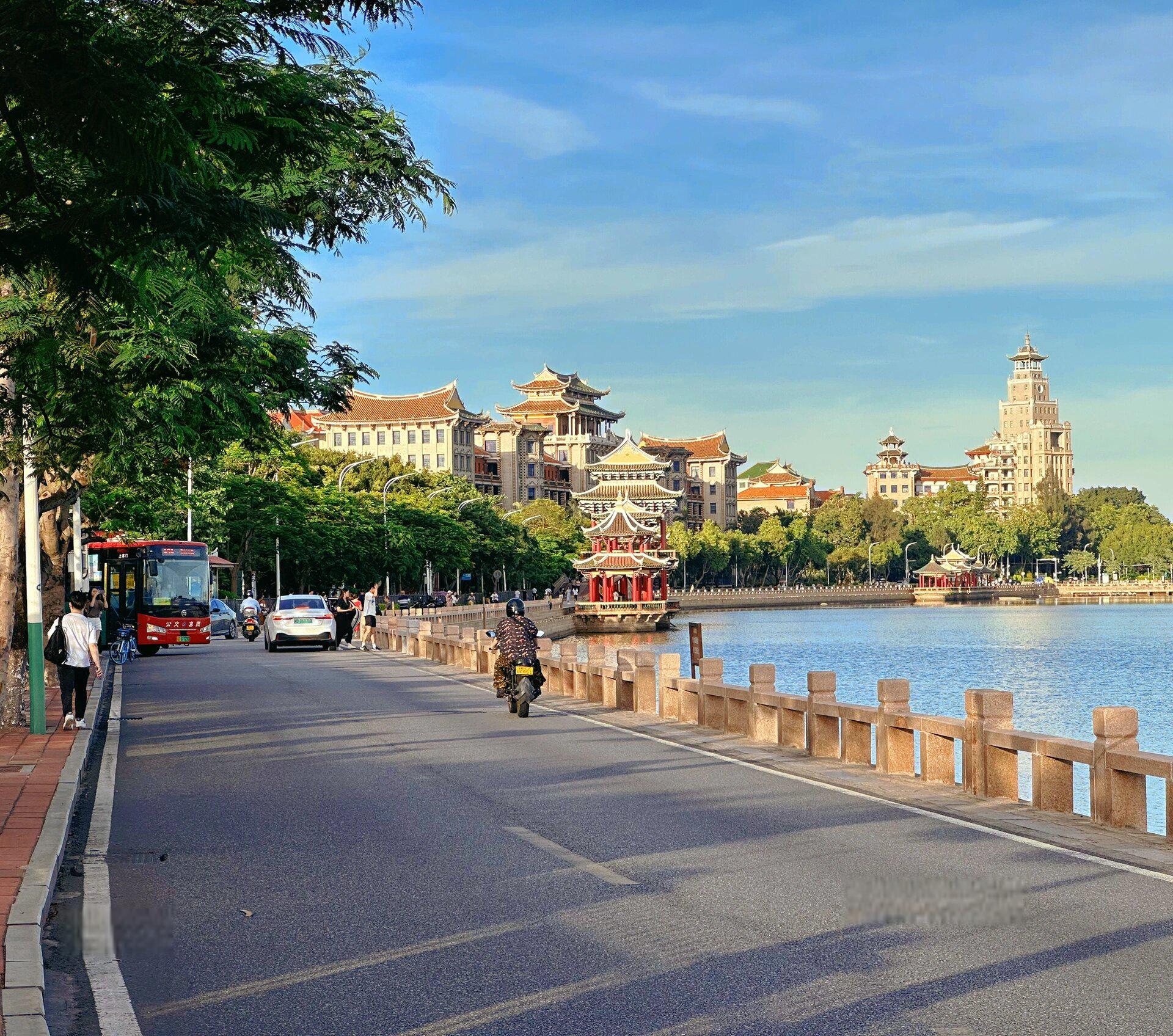 厦门,这座东南沿海的璀璨明珠,以其独特的魅力吸引着全球的目光.