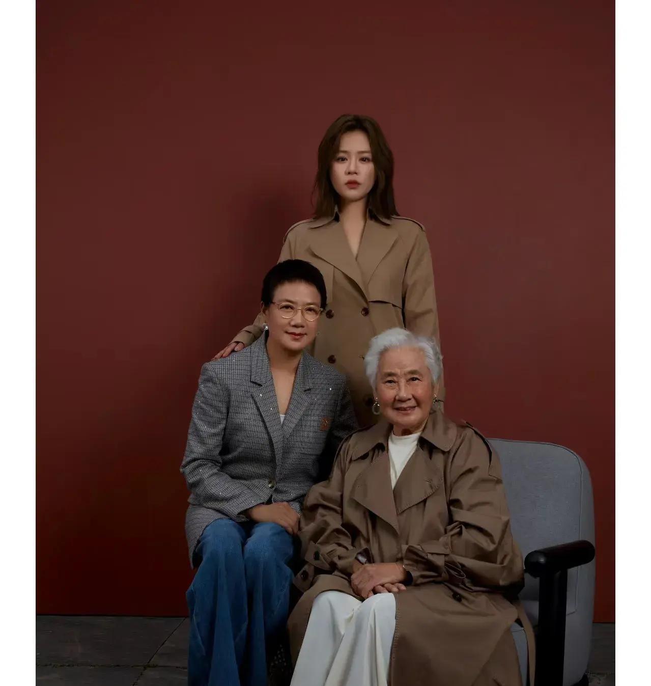 蒋雯丽英国陪读生活曝光:素颜状态佳,外甥女马思纯成其新骄傲 早前,久