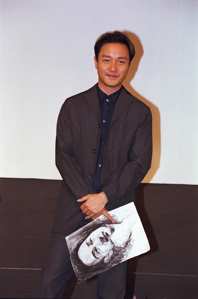 张国荣:跨界巨星的传奇人生,才华与激情照亮华语娱乐星空 张国荣,华语