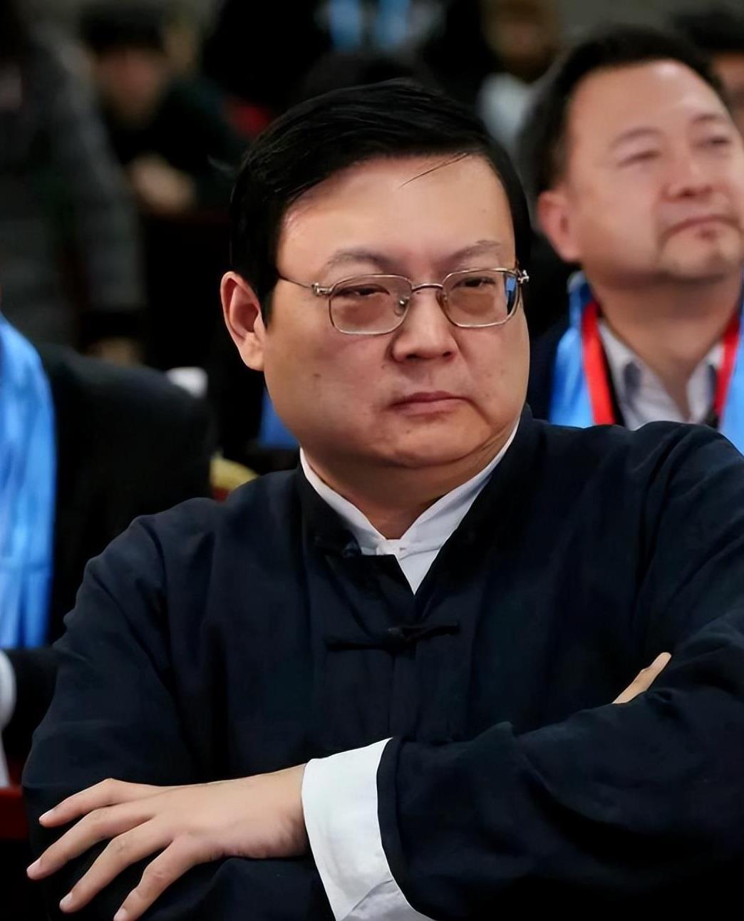 老梁故事汇》背后的梁宏达:一代铁嘴的崛起与陨落 梁宏达,凭借《老梁