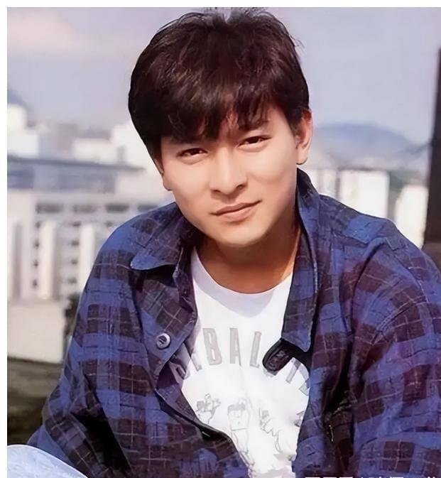 敖艳红:疯狂追星的代价 敖艳红因为对刘德华的疯狂迷恋而付出了很多