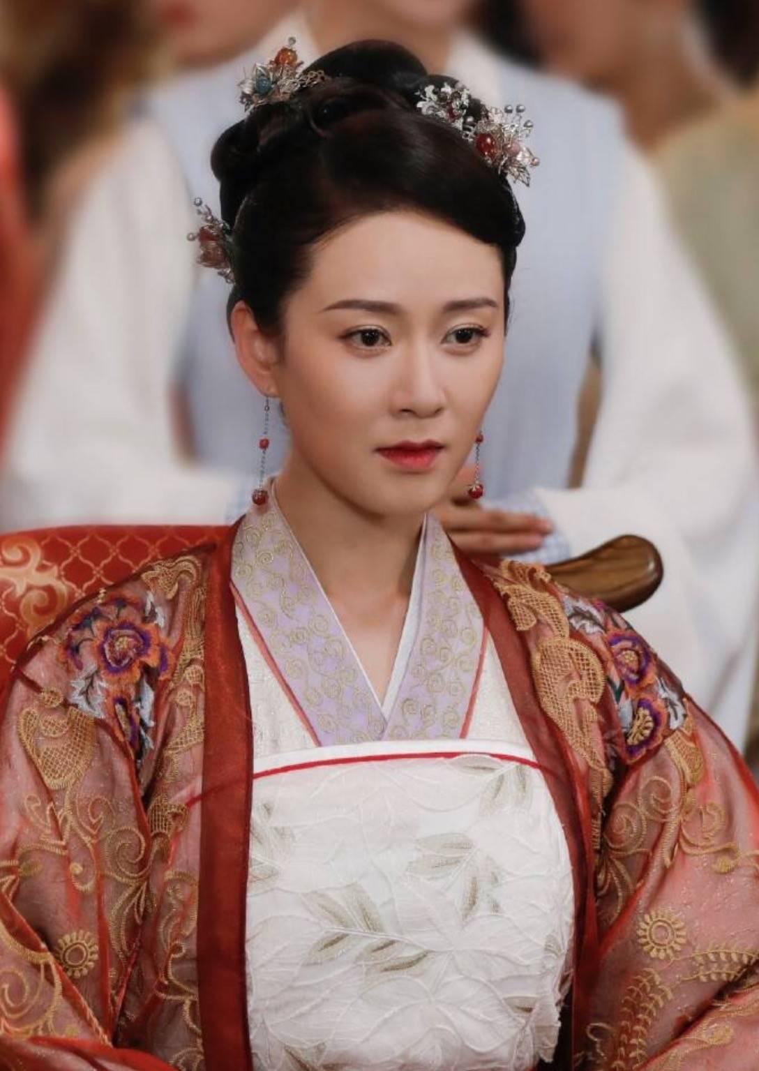 与凤行》赵柯演技出彩,中年女演员颜值演技双在线 赵丽颖主演的《与凤