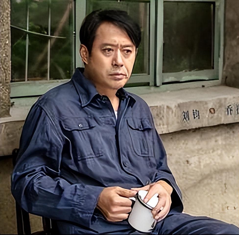 刘钧:从电工到荧幕英雄,追梦路上的坚韧与爱情 刘钧,一个名字背后承载
