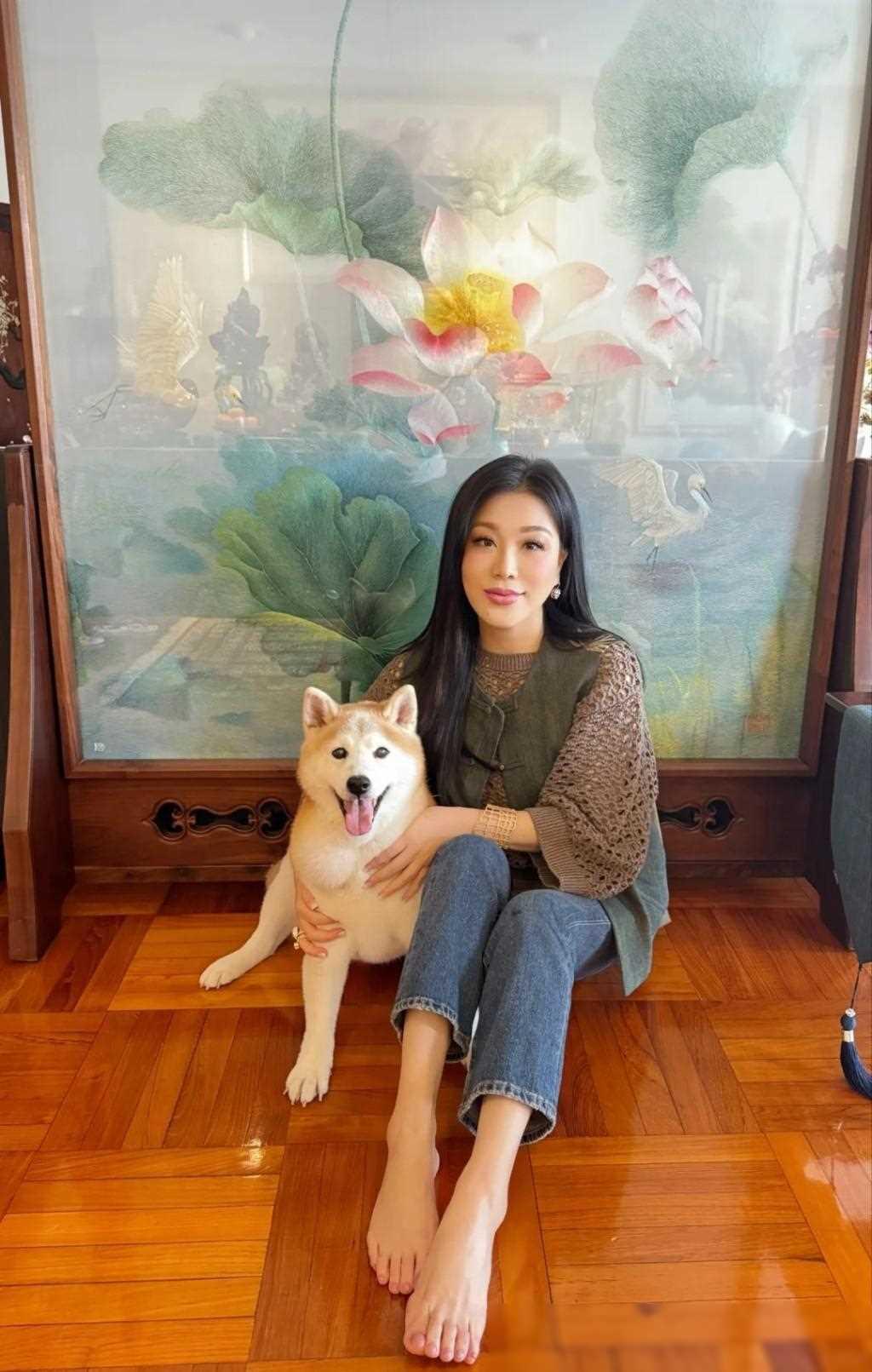 夫妻共商致富路,争议中突显真实与美的探讨 吕良伟的妻子杨小娟最近因