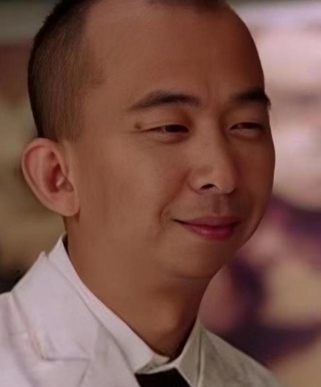 巨兴茂:因丑出名,7年赚来亿万身家 巨兴茂因为长相丑陋而出名,但他