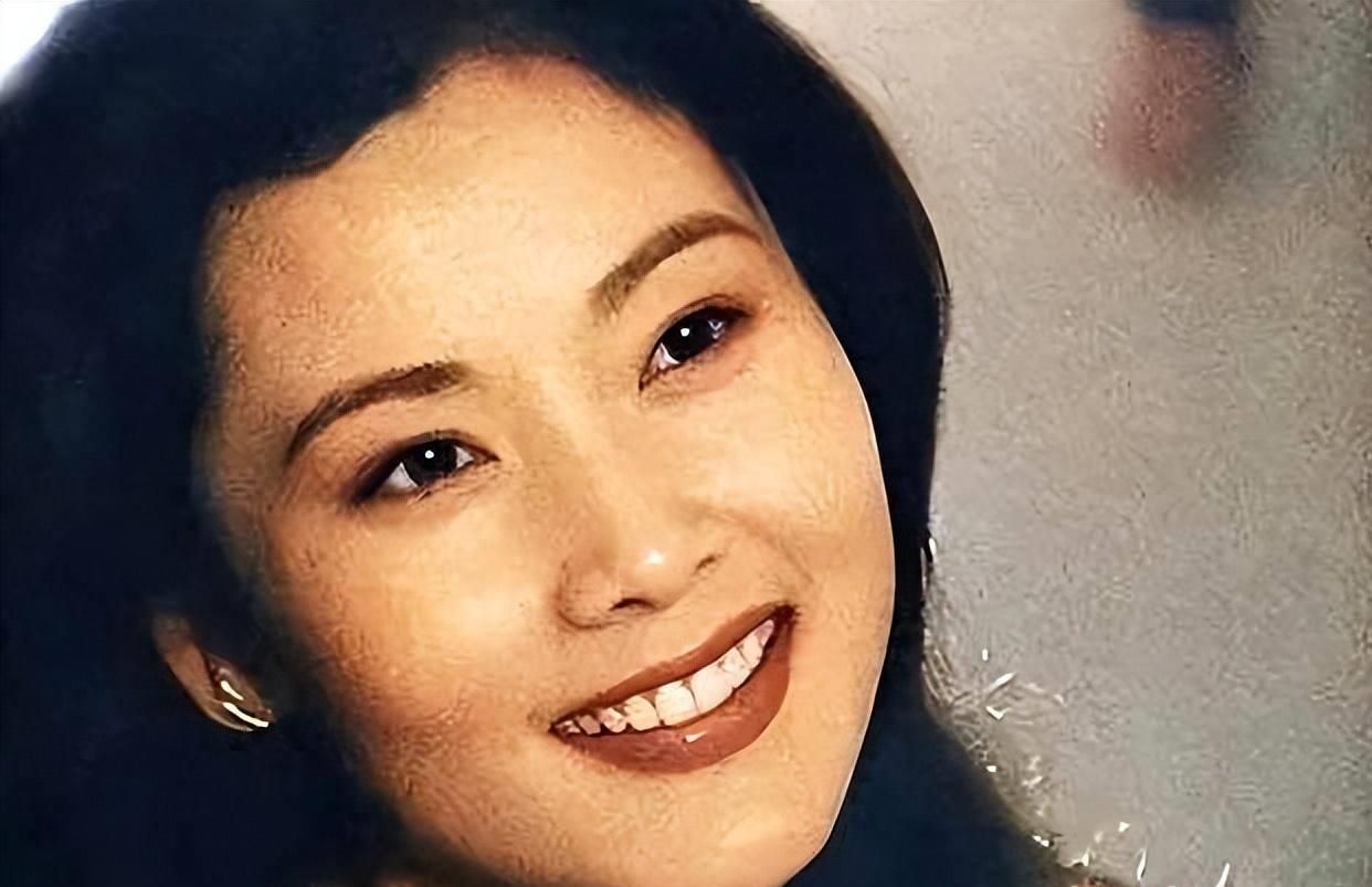 何赛飞:坚持自我,追求幸福 何赛飞和丈夫丁克十年,35岁高龄产子,成功
