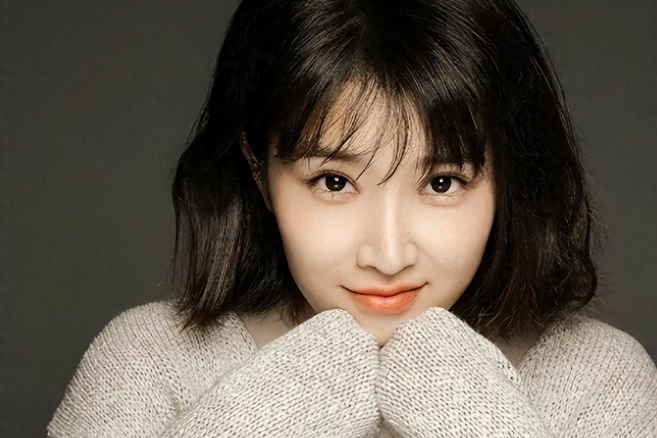 奚望:演艺之路璀璨,婚姻波折后重获新生 知名女演员奚望,在继父刘之冰