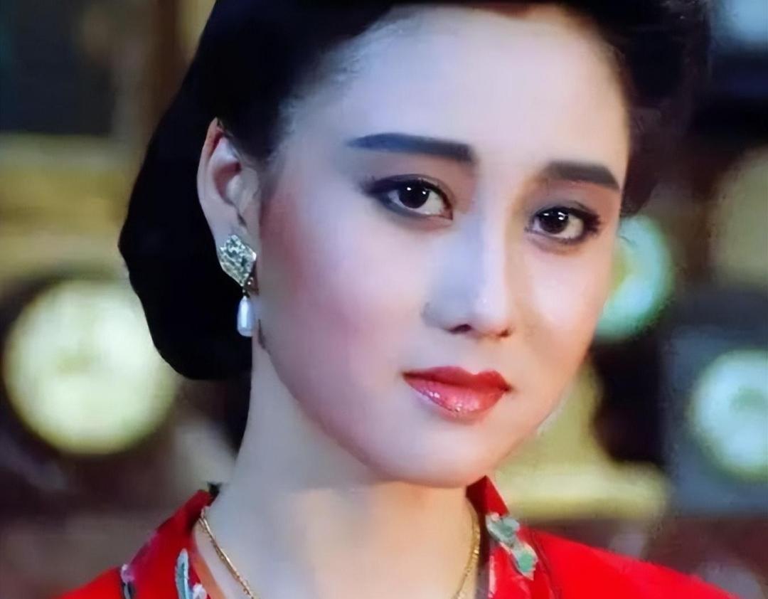 利智:娱乐圈的挫折与重生,张国荣的温暖支持 利智,这位曾经的亚洲小姐