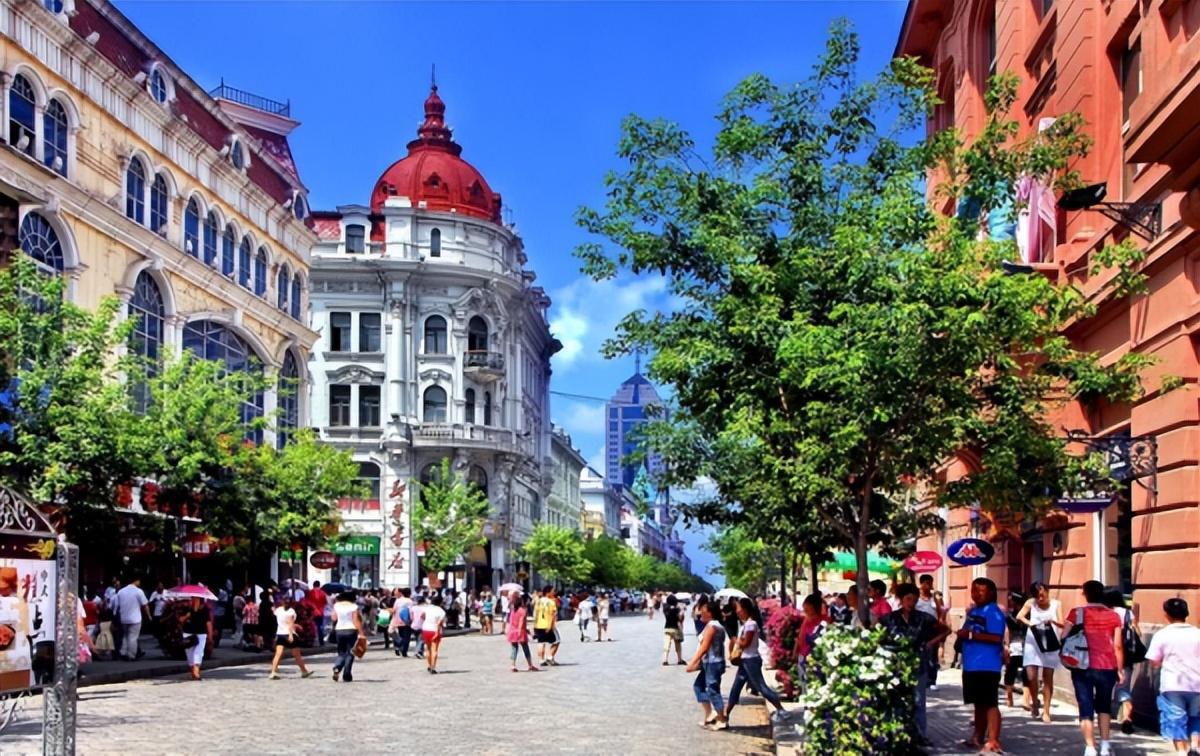 无论是传统与现代的融合,还是历史与现代的交汇,这些步行街都是城市