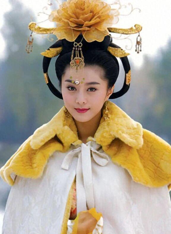 杨贵妃8大扮演者 杨贵妃作为唐朝的传奇女子,历久传颂,一直备受后人