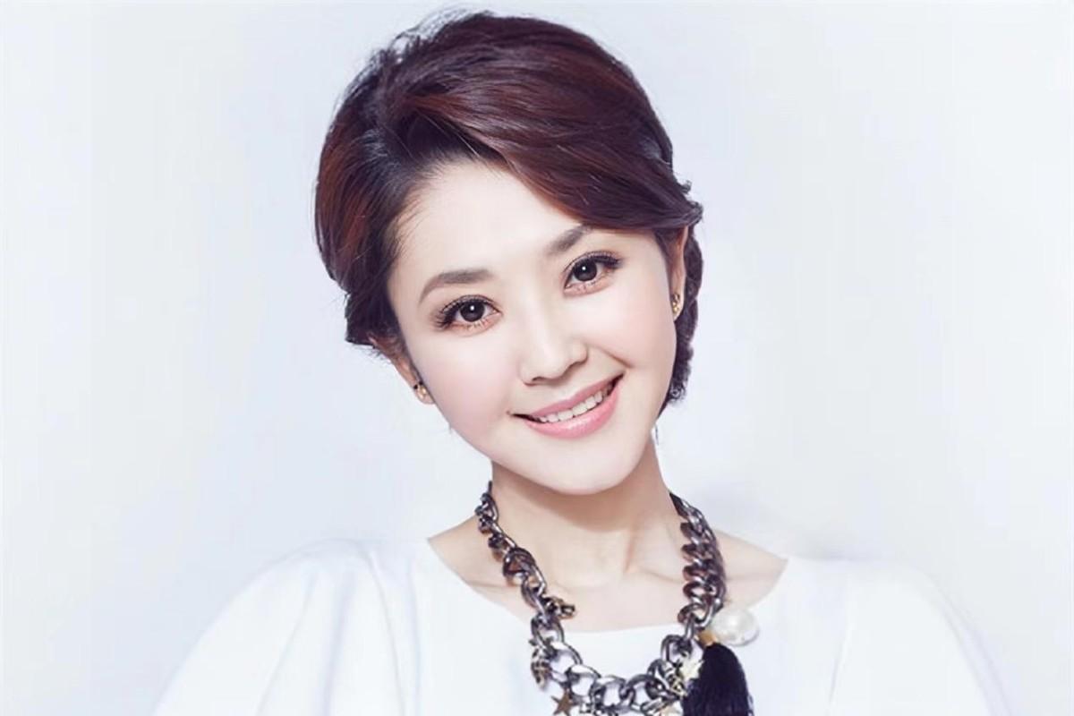 方琼:从荧幕到生活,活出真我 方琼,一个名字背后承载着无数观众的记忆