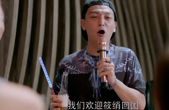 欢乐颂》:姚滨的暗恋 在《欢乐颂》这部都市情感剧中,姚滨和曲筱绡的