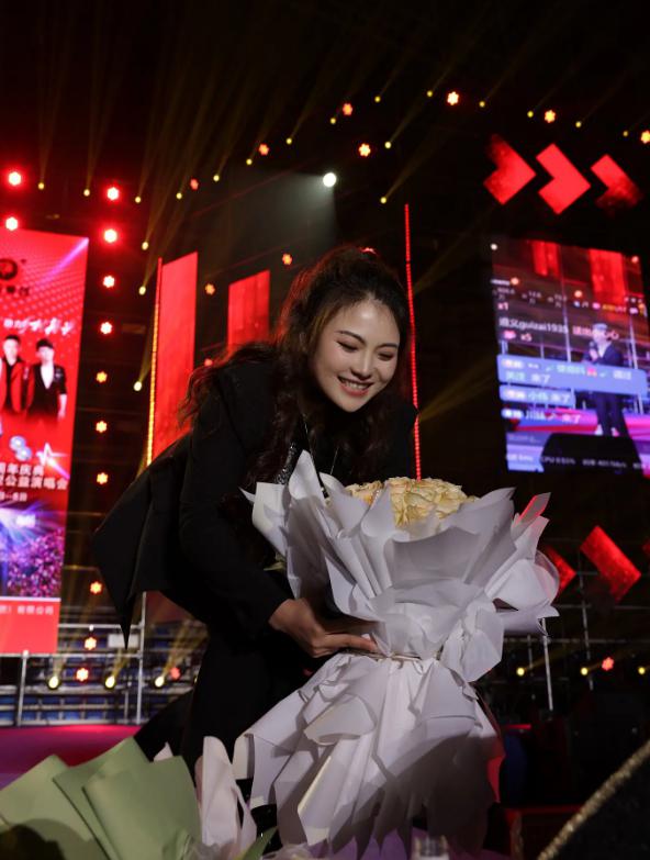 吴佳明:贵州农村单亲妈妈的传奇人生 吴佳明,贵州农村的一个90后姑娘