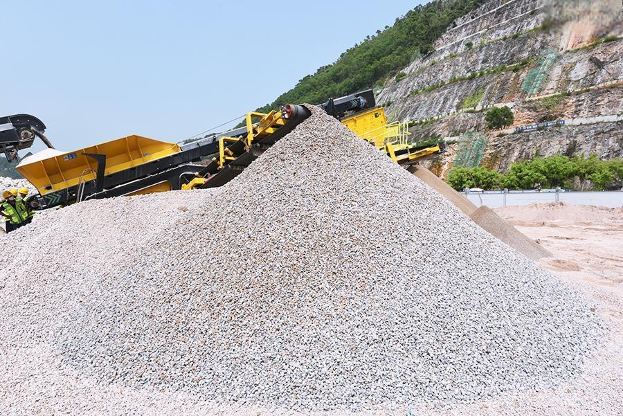 沙子为人类的钢铁城市提供了粘合剂,同时也为自然河流带来有机物.