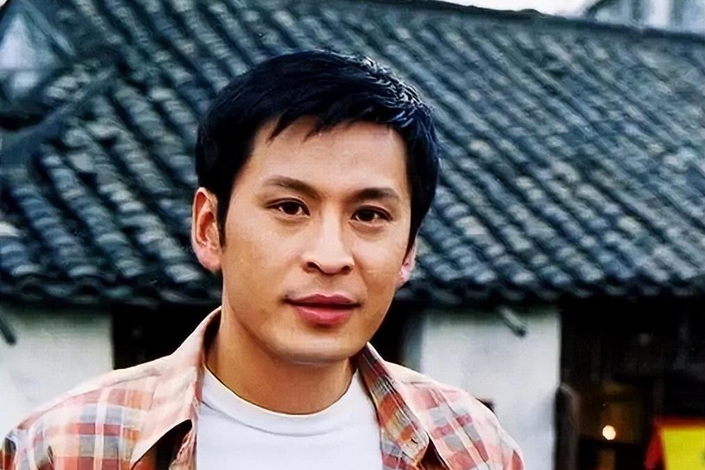 王亚楠:车祸引领演艺路,江啸一角成名,49岁妻子成谜 王亚楠,因为一场