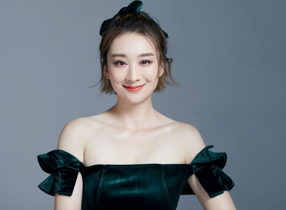 穆婷婷:被忽视的女神 穆婷婷,一位被观众奉为"一代女神"的演员,因缺乏