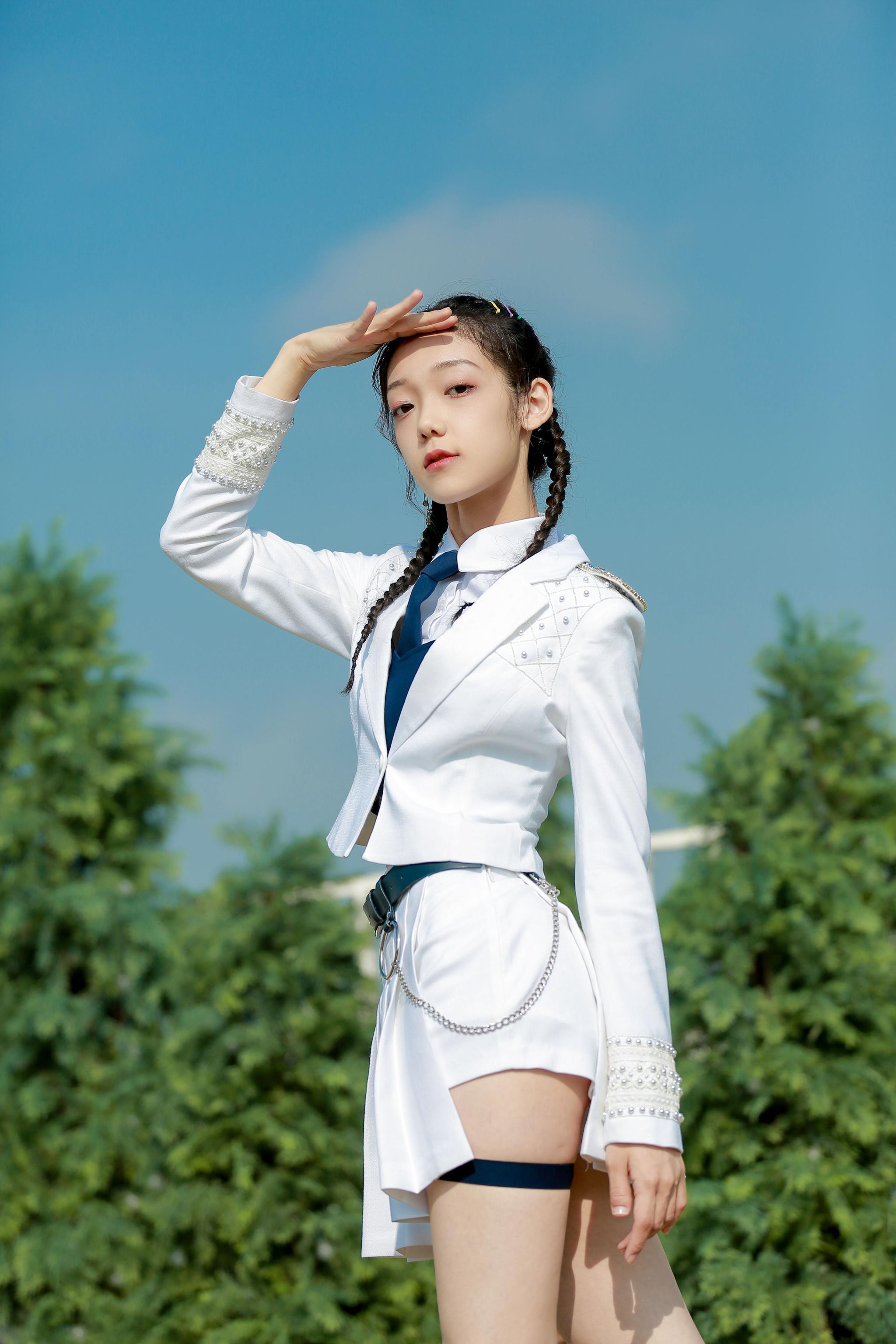 希林娜依·高:音乐界的新星,商业价值与艺术魅力并存 希林娜依·高