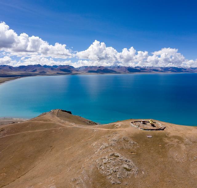 昆仑山旅游攻略大揭秘 昆仑山,这片神秘而壮观的高山,横跨新疆与西藏