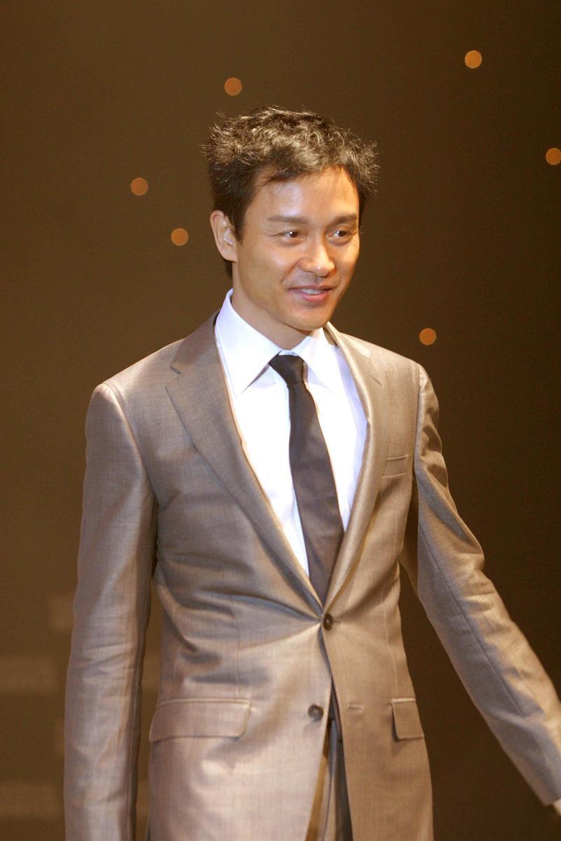 张国荣:千面传奇,永恒魅力,影响深远 张国荣,一个名字,一段传奇.