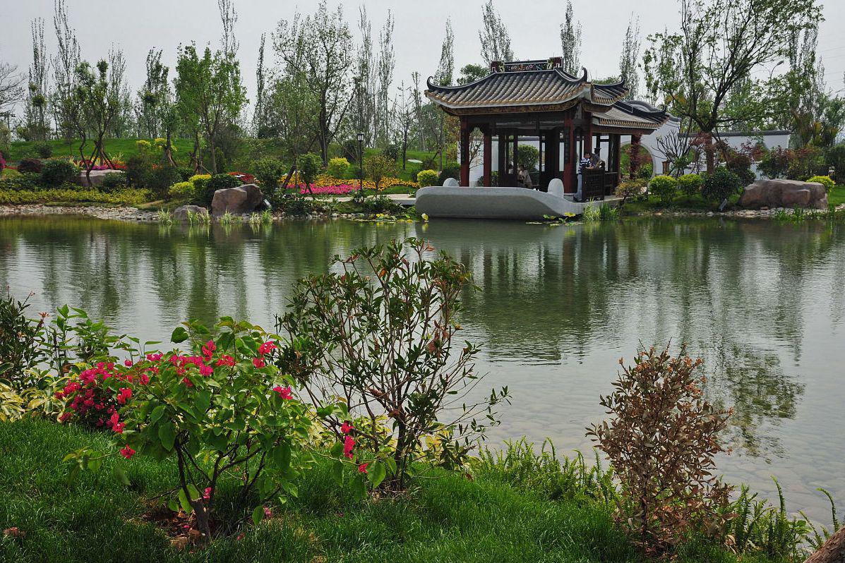 周末亲子游,朋友聚会的绝佳去处 上海长宁区的长风公园,是一座集休闲