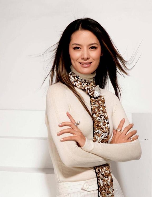 马艳丽:从运动员到亿万身家,坚韧与智慧铸就的商业传奇 马艳丽,一个