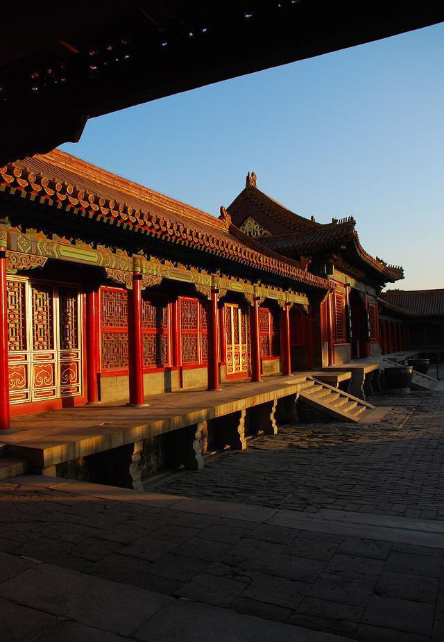 作为中国古代宫廷建筑的瑰宝,它坐落在北京的历史文化名城,见证了明清