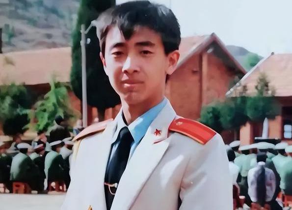 范雷:貌不惊人,演技超凡,婚姻美满,成就不凡 范雷,一位在娱乐圈中独树