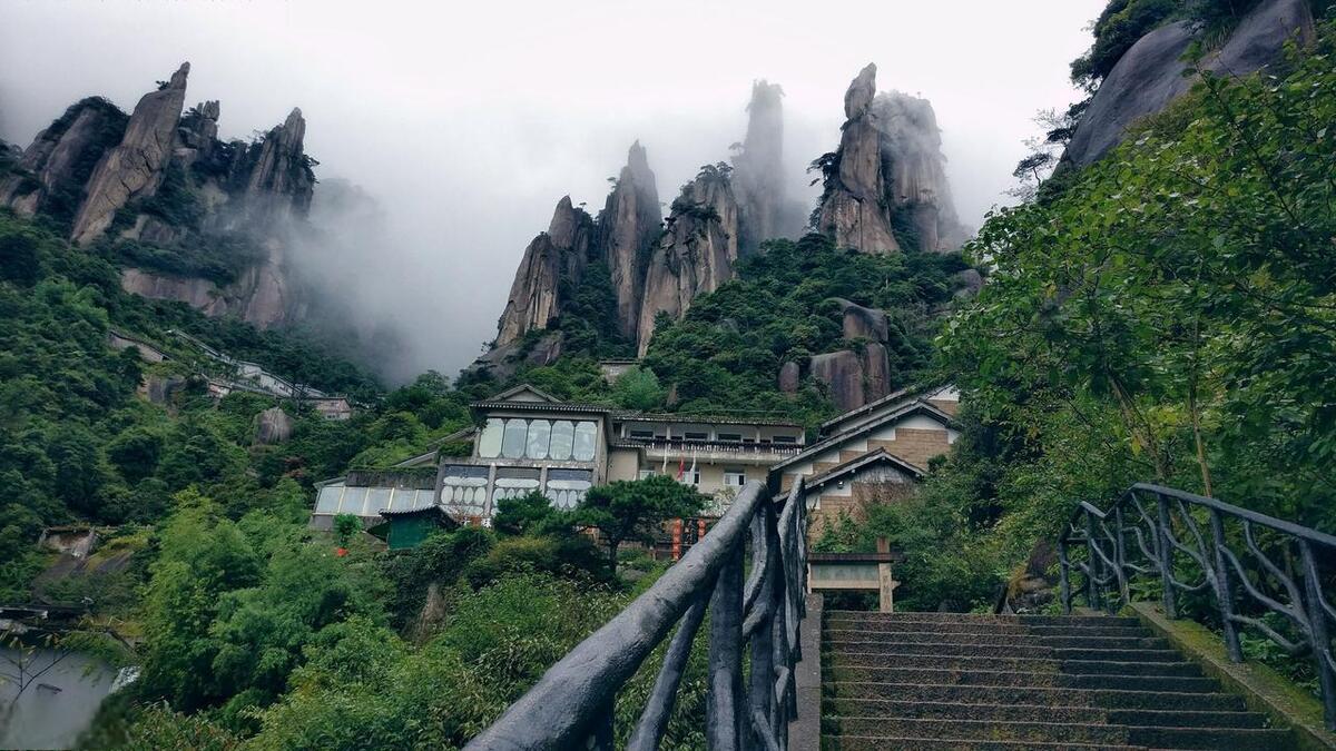 三清山,这座隐藏在江西玉山与德兴交界处的自然瑰宝,不仅是中国道教